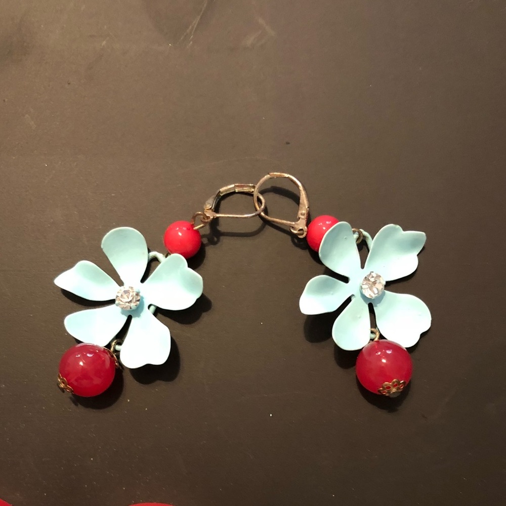 Flower pierced earrings